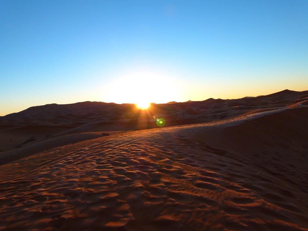 Отель Erg Chebbi Starlight Camp Мерзуга Экстерьер фото